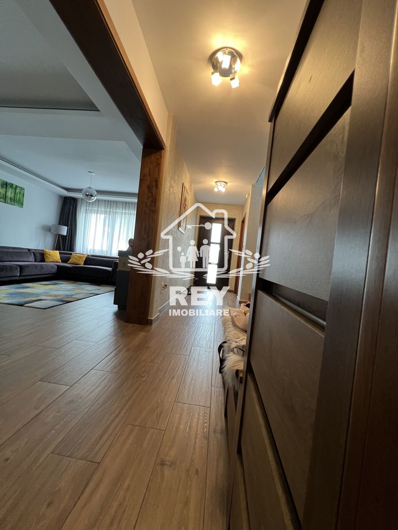 Casă de tip triplex la vânzare 6 camere /Șelimbăr /Secția 1 de Poliție - Poză 7