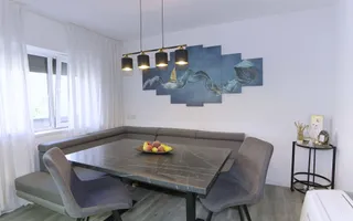 Apartament spatios renovat, Podu Iloaiei - 4 camere, pret 150.000 EUR - Poză 17