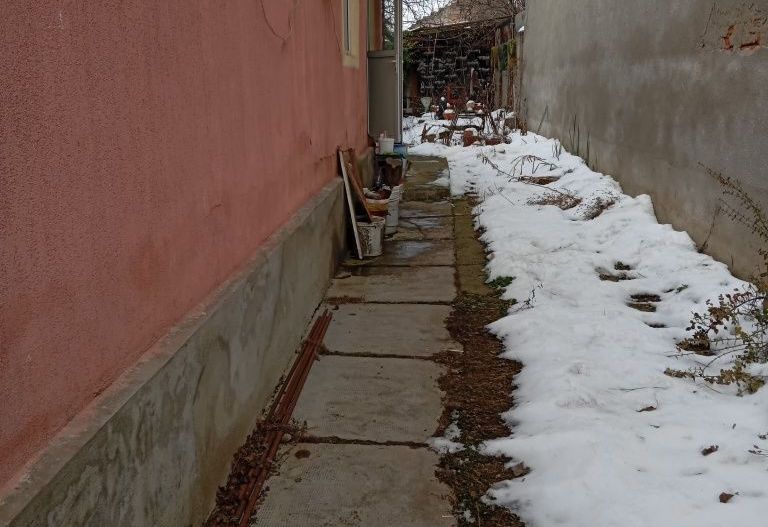 BRASADAS vinde casa 2 cam cu intrare comuna zona CENTRALA. - Poză 2