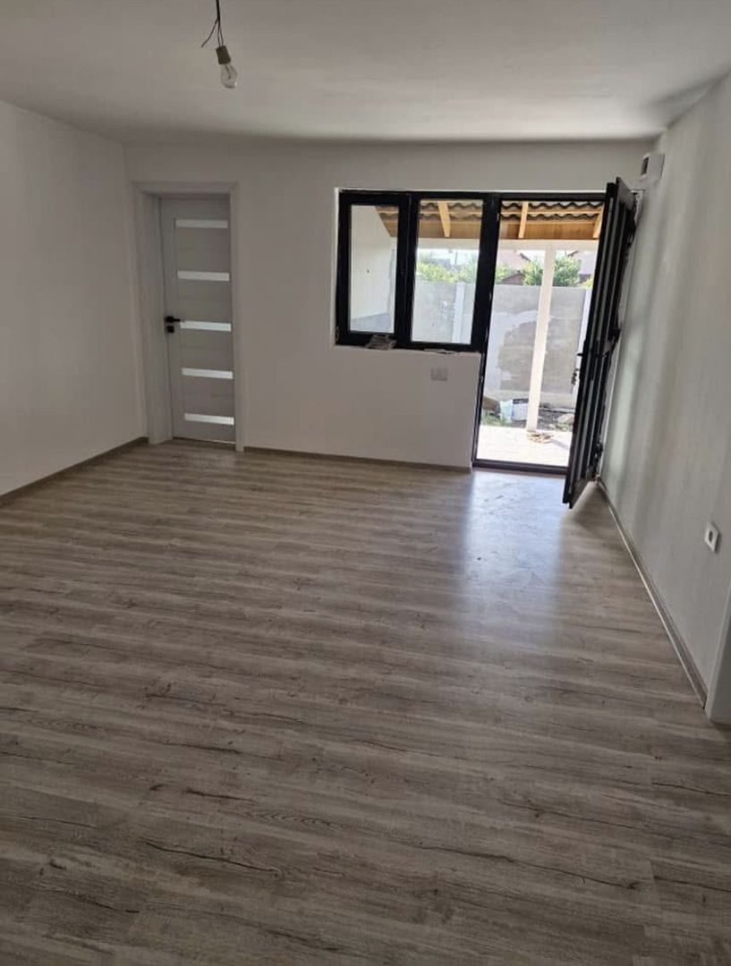 Casa Individuala Sanmihaiu Roman,Parter,4 Camere,2Bai,Toate Utilitatile - Poză 6