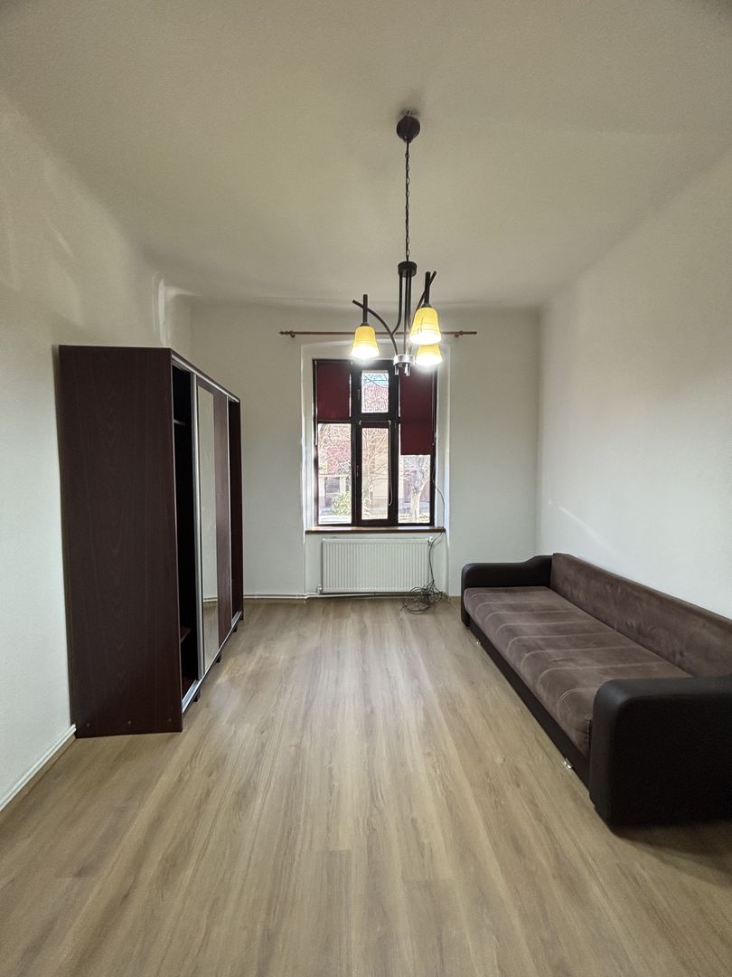 Apartament 2 camere,curte comuna/4 proprietari - Poză 3