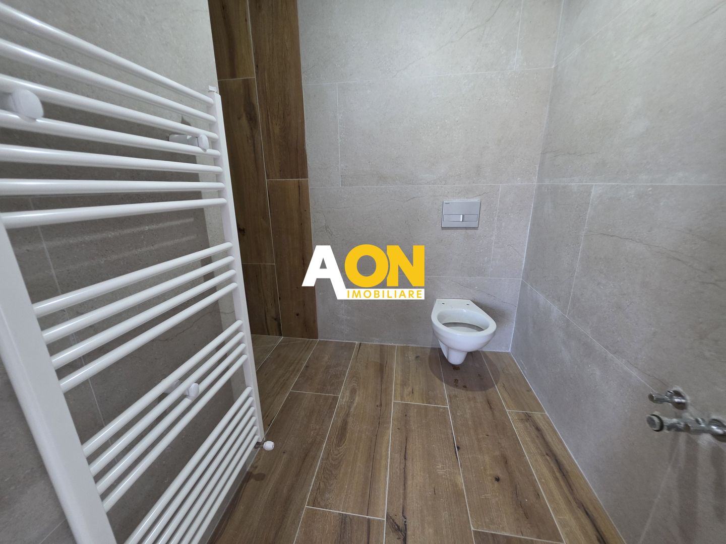 Apartament cu 3 Camere, 2 Bai, 100mp Curte Proprie,  Boxa 40 mp - Poză 5