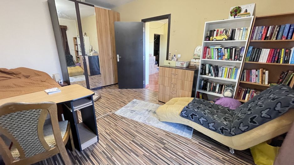 Casa spațioasă  P+1E,526 mp teren-strada liniștită. - Poză 6