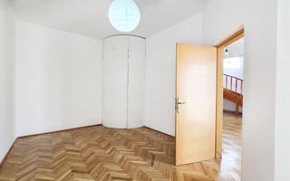 Casă consolidată la preț de apartament - Poză 2