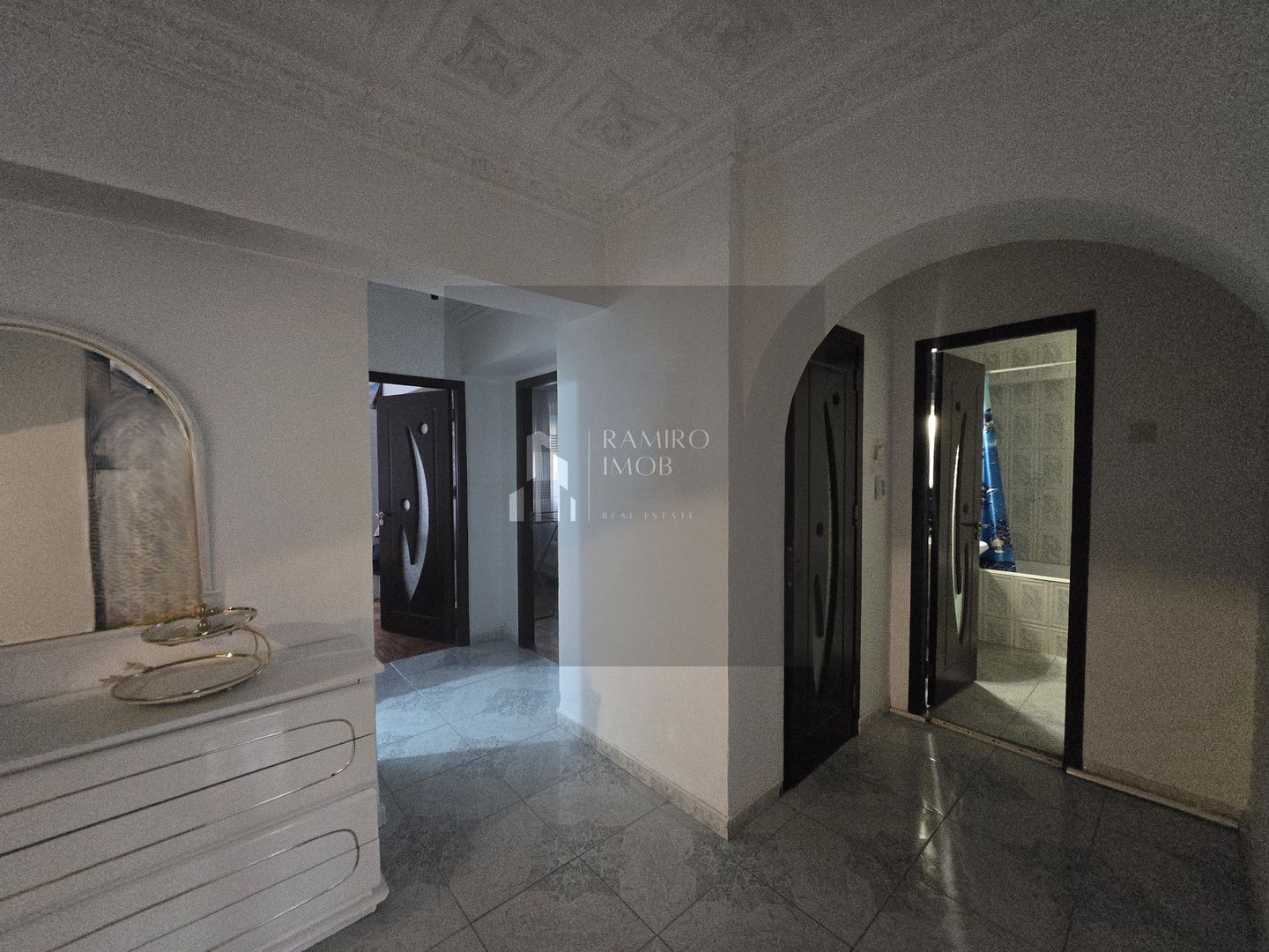 Apartament 104mp-utili 2bai centrala -an 1985 -Bd. Chisinau /Mega Mall - Poză 2