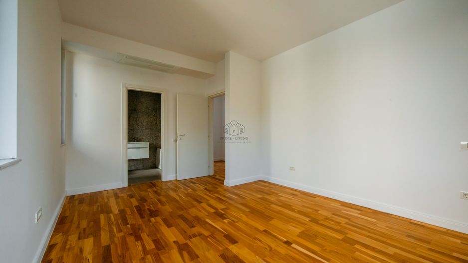 VILA SUPERBĂ CU 4 DORMITOAARE ȘI PISCINA LA INCHIRIERE - Poză 30