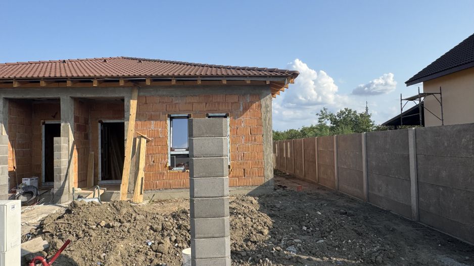 Sanmihaiu Roman,1/2 Duplex , Parter, 3 camere,o baie ,Terasa Acoperita - Poză 2