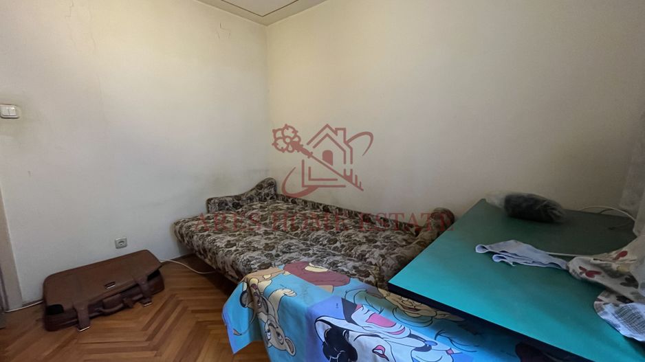 Etaj 1, 3 camere, spatios, 2 băi, centrală proprie – zonă excelentă - Poză 9