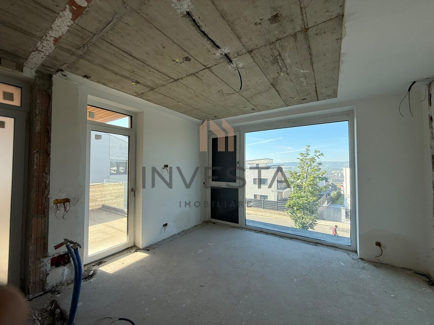 Casa moderna cu terasa panoramica de 40 mp, zona Voronet, Iris - Poză 12