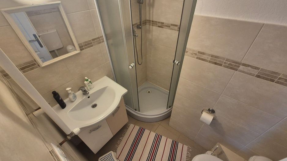 Apartament in casă, într-o zonă exclusivistă, priveliște deosebită. - Poză 27