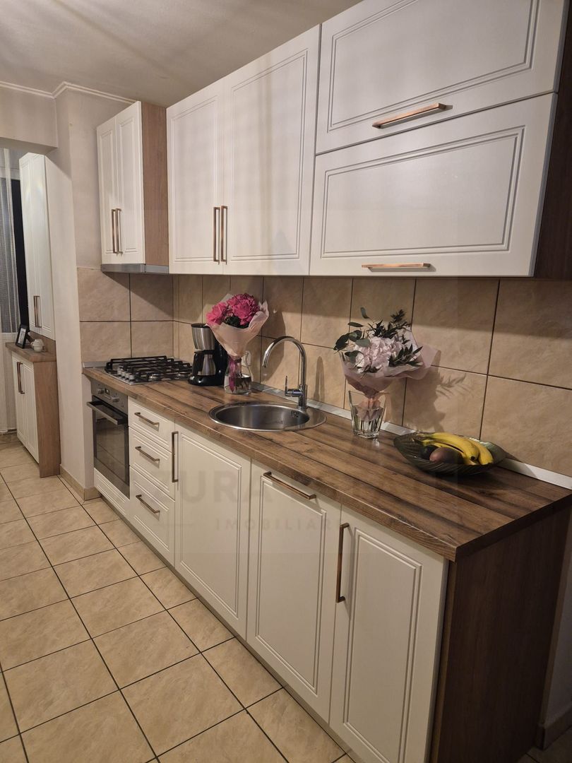 Apartament 3 camere 2 dormitoare pivnita in Vasile Aaron - Poză 2