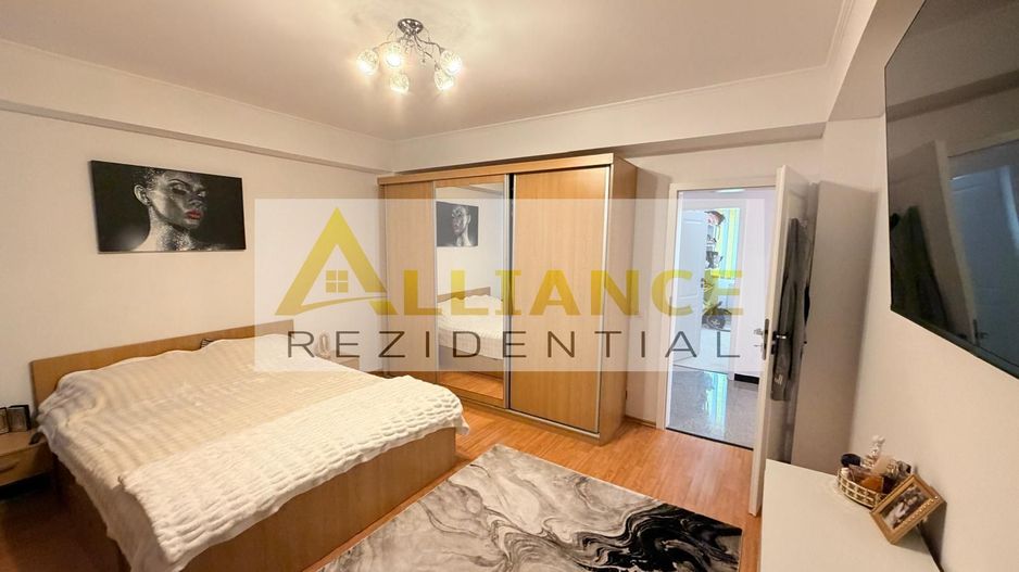 Vila spatioasa cu 9 camere foisor magazie curte amenajata complet - Poză 11