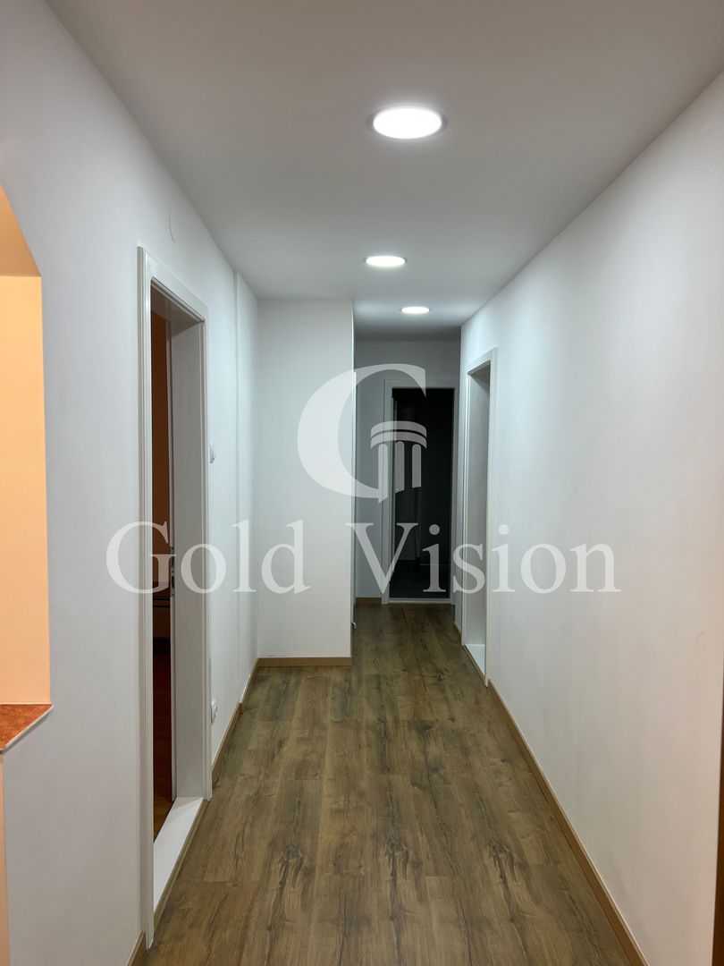 Apartament cu 4 camere, decomandat, 80 mp utili, zonă centrală - Poză 9