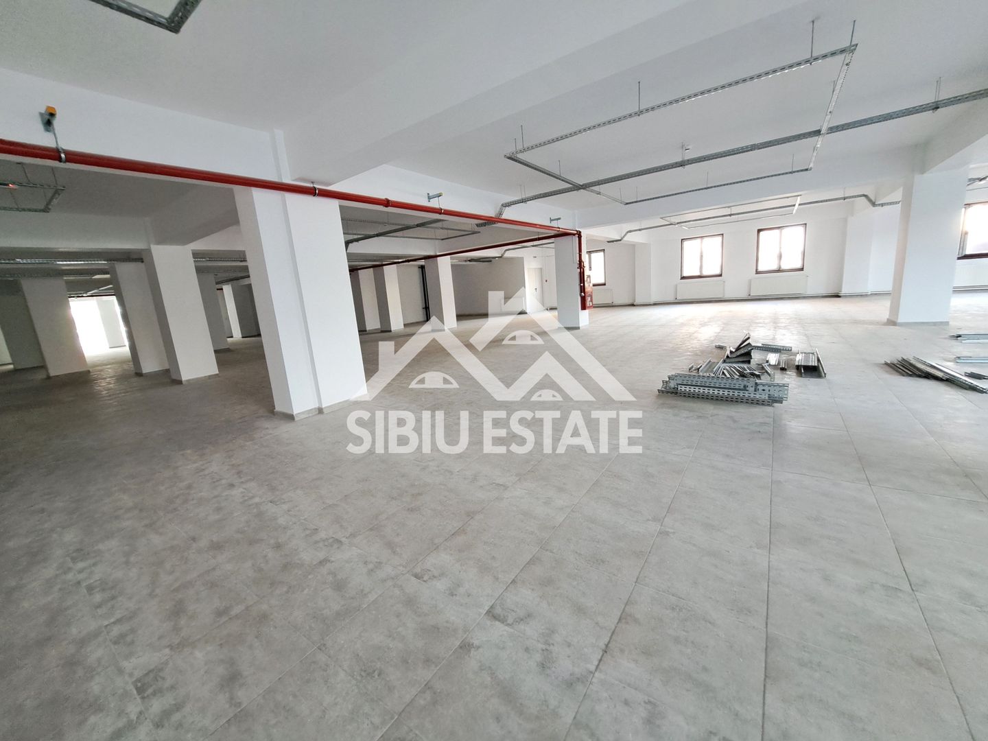 Spatiu comercial 600 mp vitrine la strada, dublu acces - Poză 1