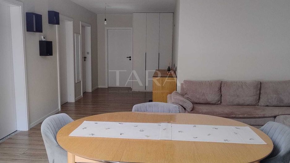 Apartament cu 4 camere in apropiere de aeroport - Poză 1