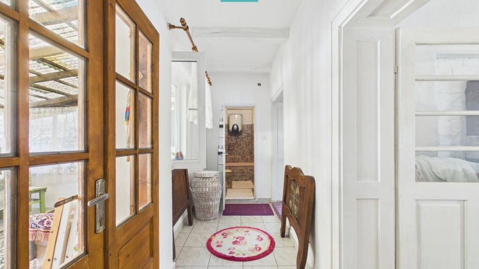 Casă cu 6 camere pe teren de 2029 mp – Miniş - Poză 18