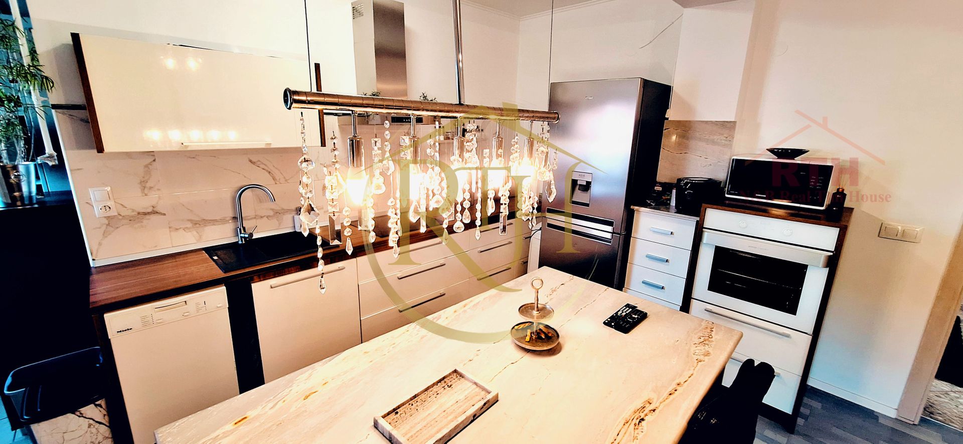 Oferim spre vanzare, proprietate deosebita, 7 camere, zona Modern - Poză 9