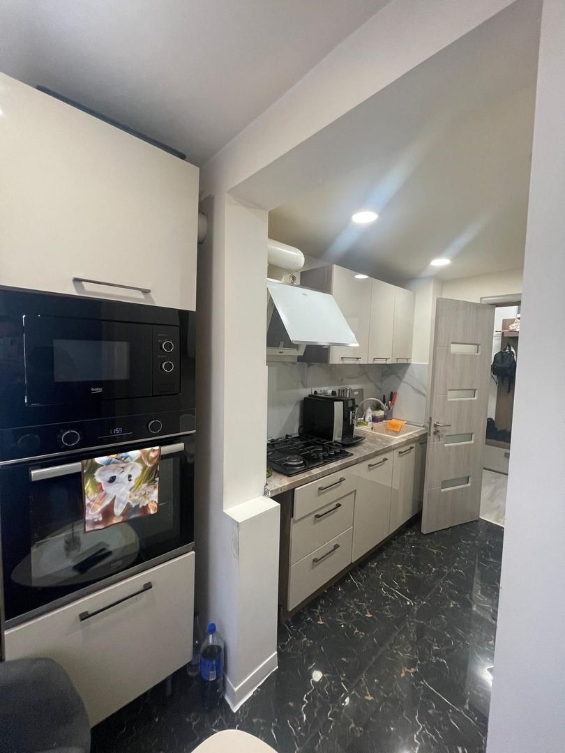 Vanzare apartament 3 camere in Titan, 5 minute metrou Grigorescu, renovat total - Poză 2