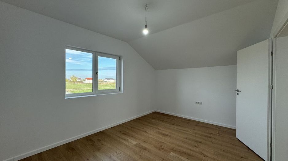 Duplex cu 4 camere si teren generos de 352 mp – Mosnita Noua - Poză 11
