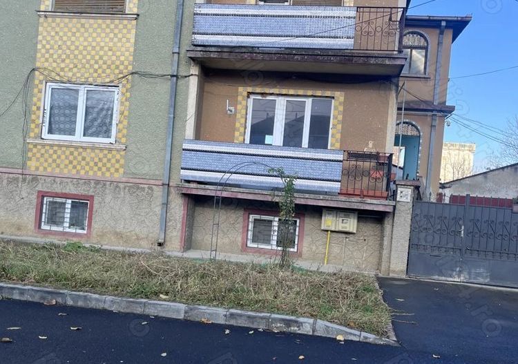 Casă cu etaj Botizului - Poză 5