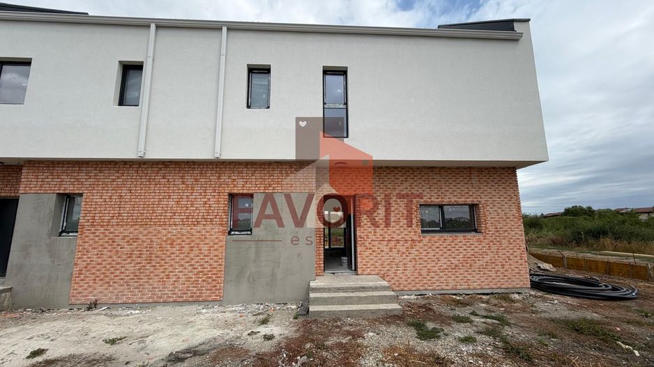 Triplex in Sacalaz |  Finisaje premium | 3 camere | Asfalt | 2 terase - Poză 2