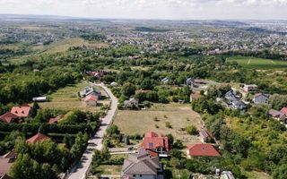 Proprietate generoasă în Bucium, Iași – casă de 300 mp cu teren și construcții secundare - Poză 6