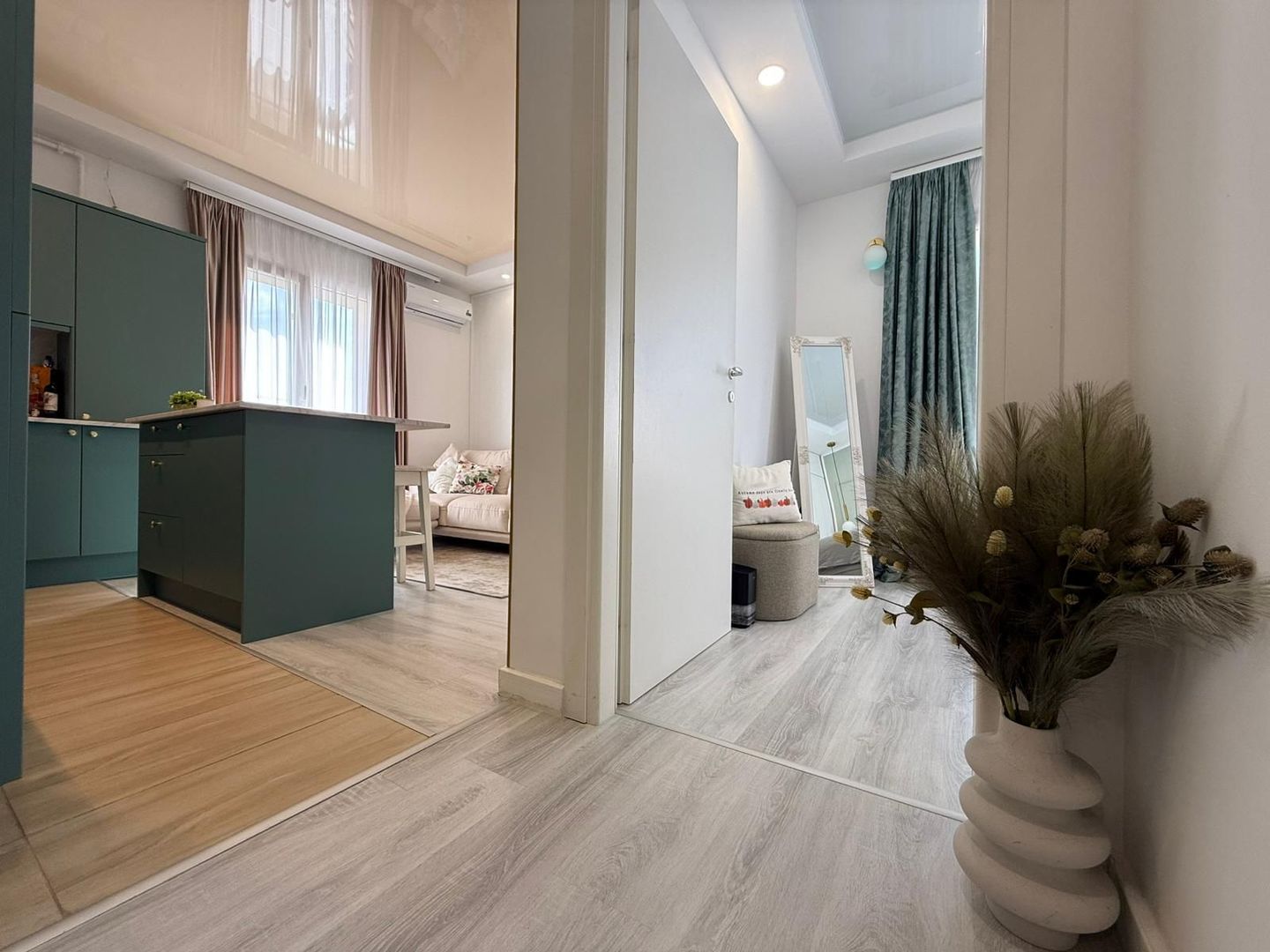 COSMOPOLIS - Apartament cu 2 camere, mobilat si utilat. - Poză 4
