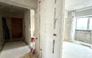 APARTAMENT SPATIOS CU VEDERE PE 2 PARTI - Poză 4