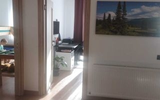 Apartament cu 3 camere, balcon generos și 2 parcări subterane incluse. - Poză 3