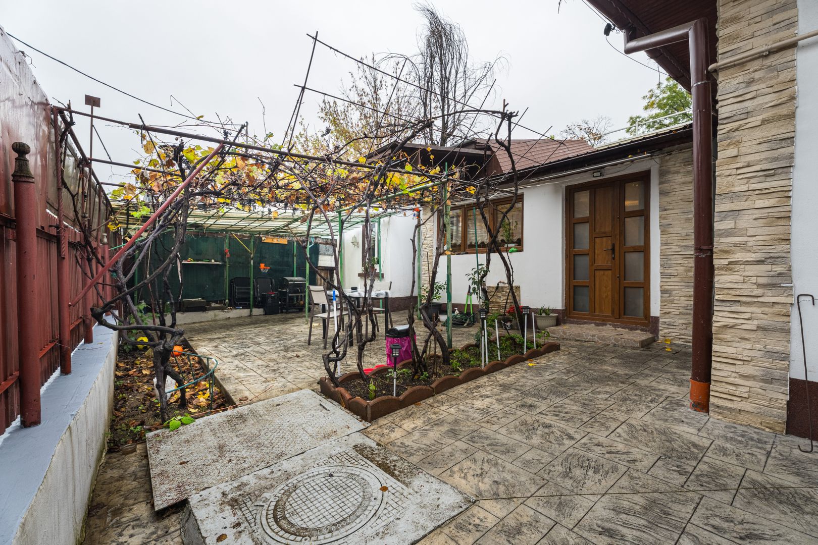 Casă cu 4 camere, anexă locuibilă și teren de 234 mp | Piața Sudului - Poză 14