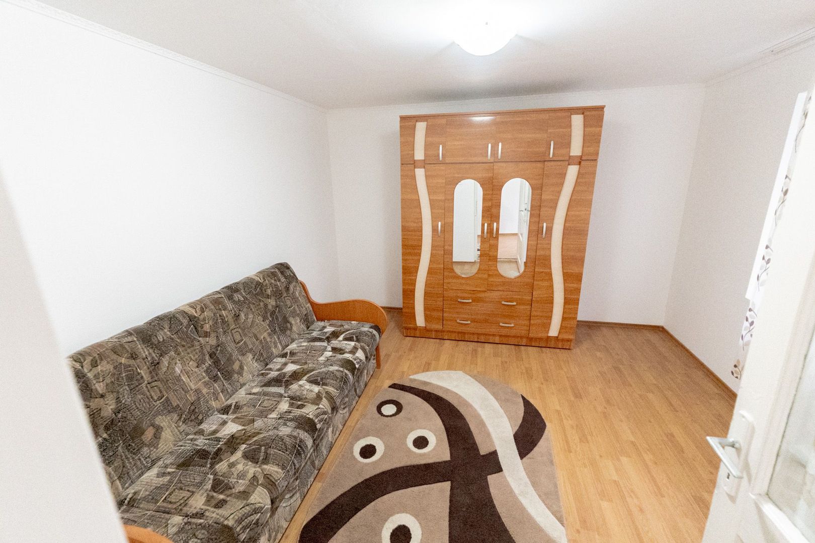 Casă cu 5 camere, complet renovată cu teren 920 mp în Tecuci - Poză 11