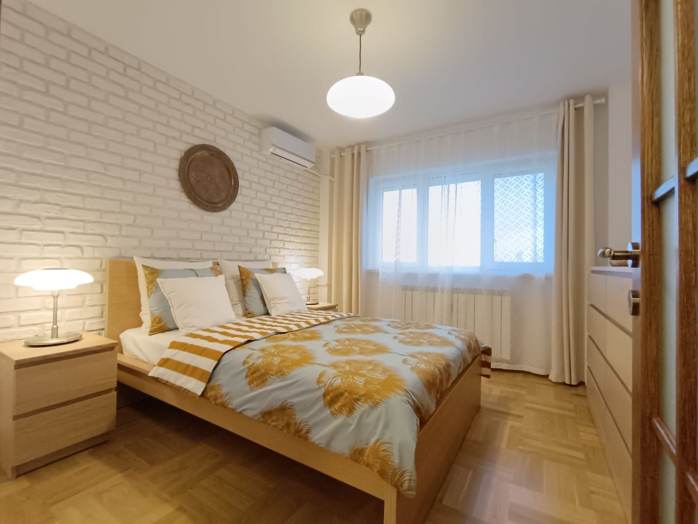 Inchiriem 2 camere complet renovat si mobilat zona 1 Mai - Poză 9