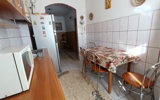 Apartament de vanzare cu 3 camere, decomandat -55 mp. balcon, pivnita - Poză 11