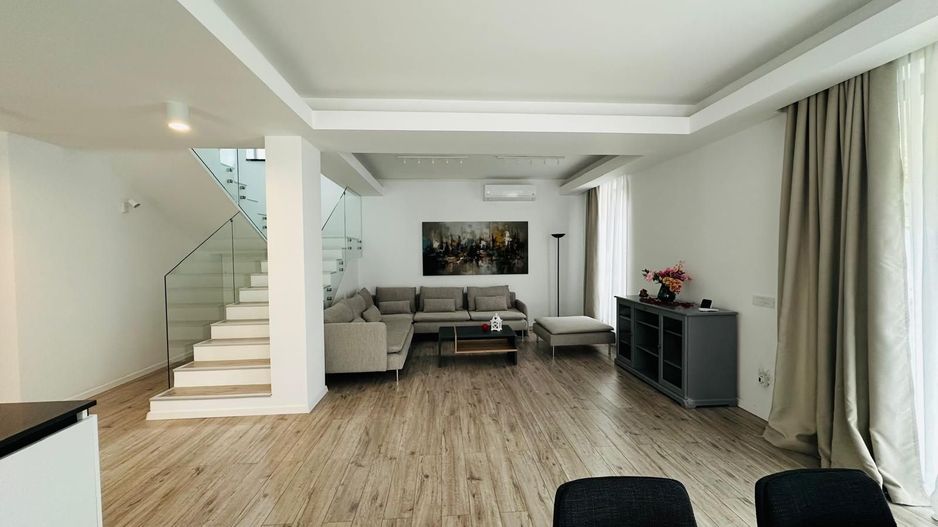 Vila Individuală Elegantă cu 6 camere, Curte Proprie–Padurea Baneasa - Poză 2