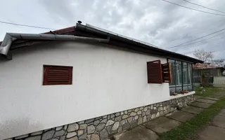 Casă corp C1 84mp + casă corp C2 51mp+garaj+ grădină și teren 889mp - Poză 24