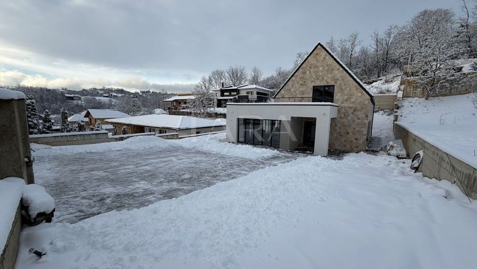 Casă elegantă cu arhitectură modernă și priveliște superbă – Feleacu - Poză 3