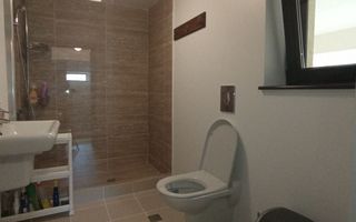 Casa unifamiliala pretabil sediu firma în cartierul  Vatra Luminoasa - Poză 2