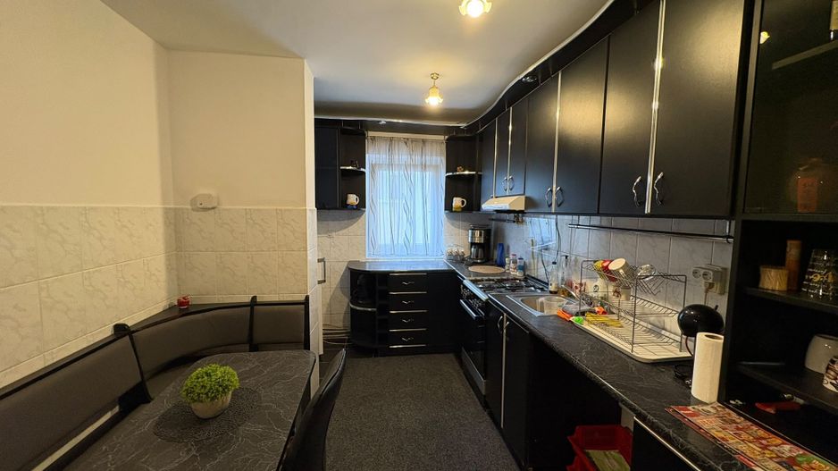 Apartament 4 decomandat camere 87 mp de închiriat zona semicentrala etaj 1 - Poză 2