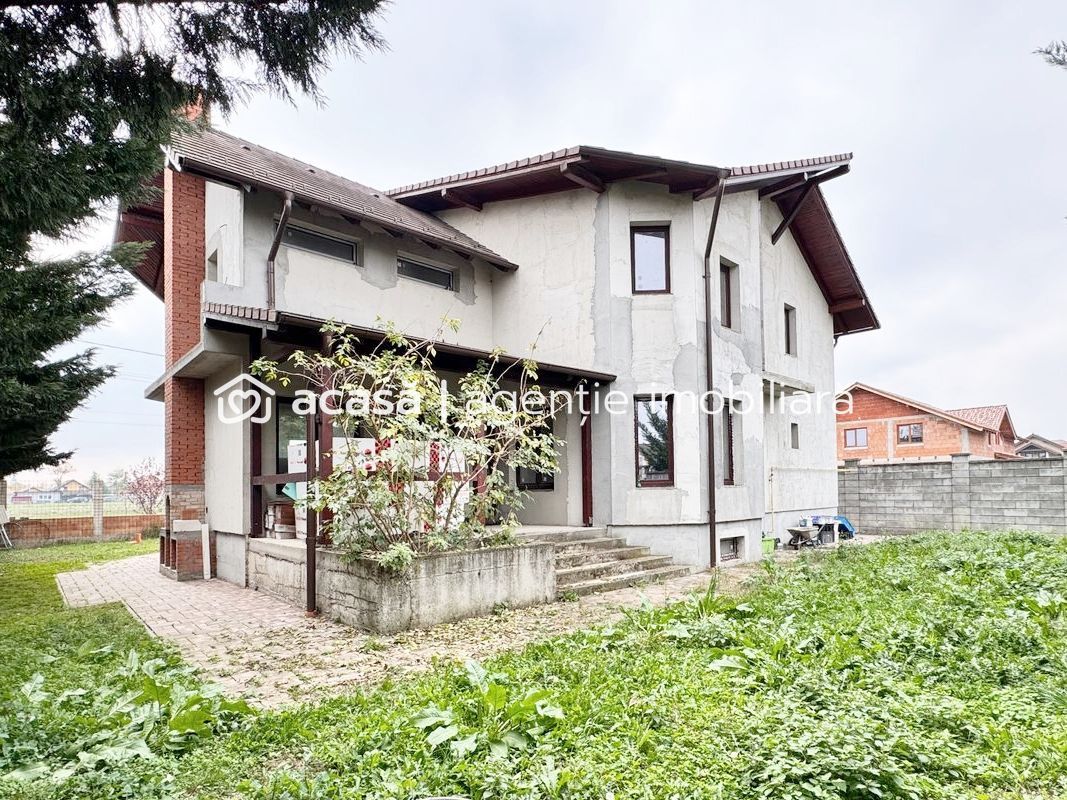 Vilă unică, gata să devină locuința ta de vis, în Livada. - Poză 10