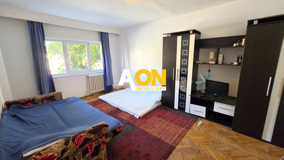 De vanzare apartament 3 camere, etaj 1, Cetate - Poză 1