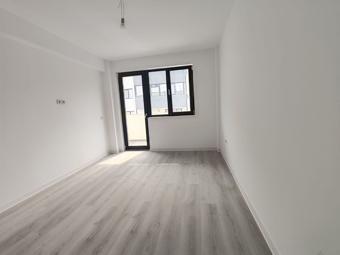INTABULAT! Apartament 1 camera, 38mp, 64000 euro-Hlincea- Poitiers - Poză 1