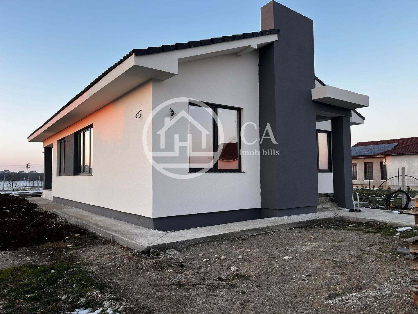 Casă de vânzare cu 4 camere in cartierul Bălcescu, Oradea - Poză 3