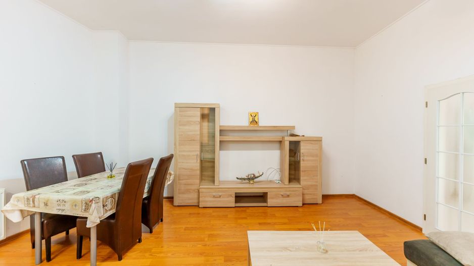 Apartament spațios, cu potențial multiplu, central - Poză 7