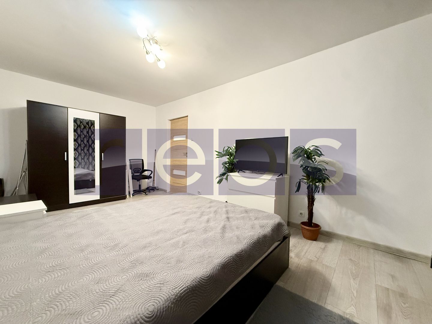 VÂNZARE GARSONIERĂ | ZONA TITAN | COMPLET MOBILAT ȘI UTILAT - Poză 4