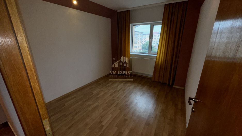 APARTAMENT CAMPULUNG TIP PENTHOUSE, 5 CAMERE GRUI - Poză 5
