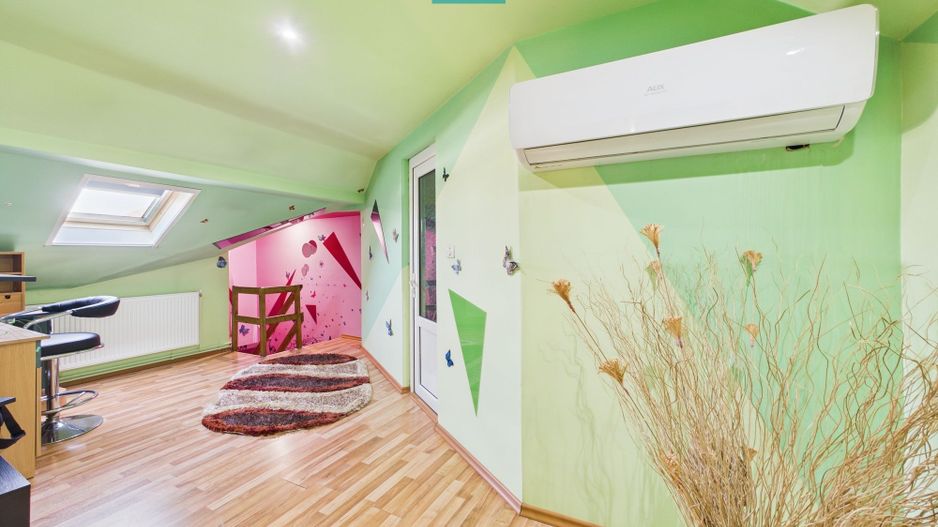 Casa cu potential multiplu in Curtici - Poză 22