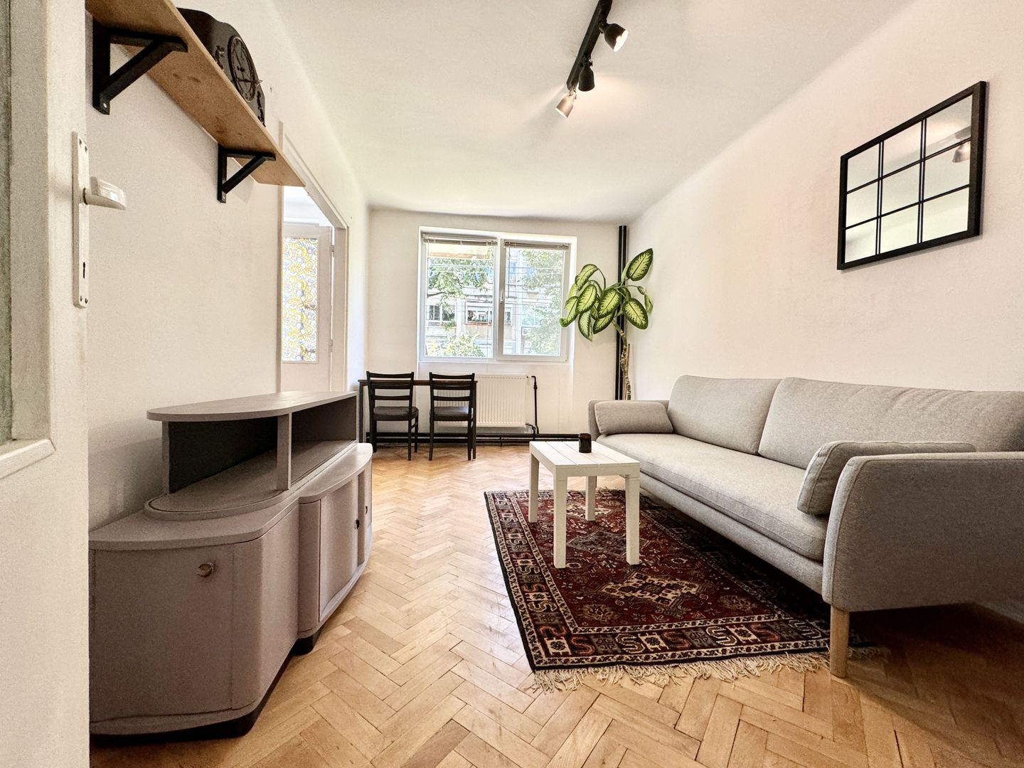 Apartament 2 camere, primitor, cu garaj, in zona Centrala-Universitate - Poză 2