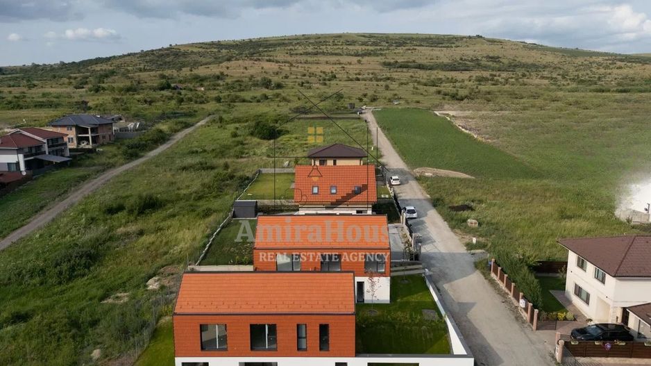 Casa individuala moderna, parcare, teren 260 mp, Chinteni - Poză 2