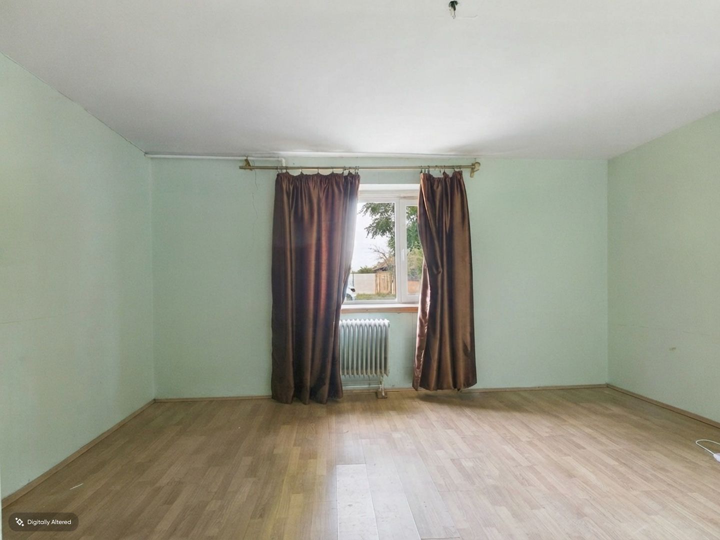 Casă modestă cu 3 camere din văiugă în Bătania - Poză 3