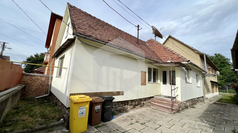 Casa individuala+ curte. Zona Lazaret/Balanta/ 3 Apartamente - Poză 1
